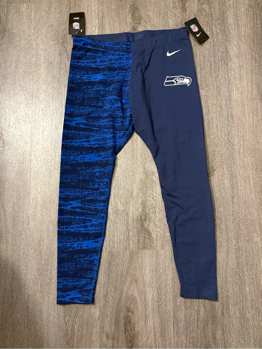 NWT Seattle Seahawks Women's XL Nike Leg-A-See Logo Yoga Cropped Leggings Blue